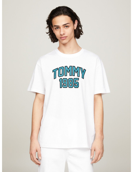 Tommy Jeans - TJM REG TOMMY VARSITY SPORT TEE