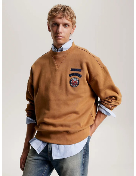 Tommy Hilfiger - MOUNTAIN MULTI BADGE CREWNECK