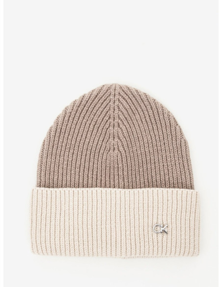 ქალის ქუდი CALVIN KLEIN - CK METAL TWO-TONE CHUNKY BEANIE