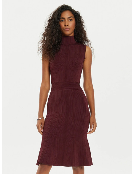 კაბა GUESS - ADWOA RIBBED SL DRESS