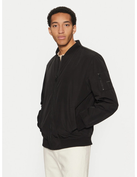 კაცის ქურთუკი GUESS - SATIN BOMBER