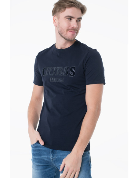 მაისური GUESS - SS CN SPRAYED FLOCK LOGO TEE